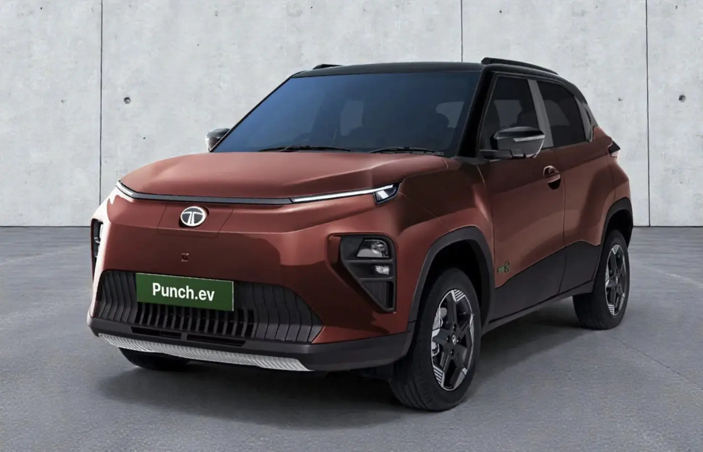 The 2026 Tata Punch EV facelift has been spotted fully undisguised before its launch.
